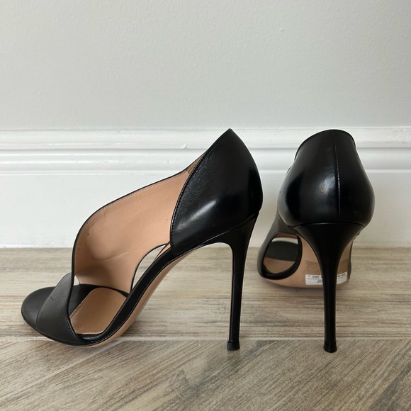 Gianvito Rossi Half-D’Orsay Asymmetric Elegant Sandal. Size 6 - Picture 5 of 12